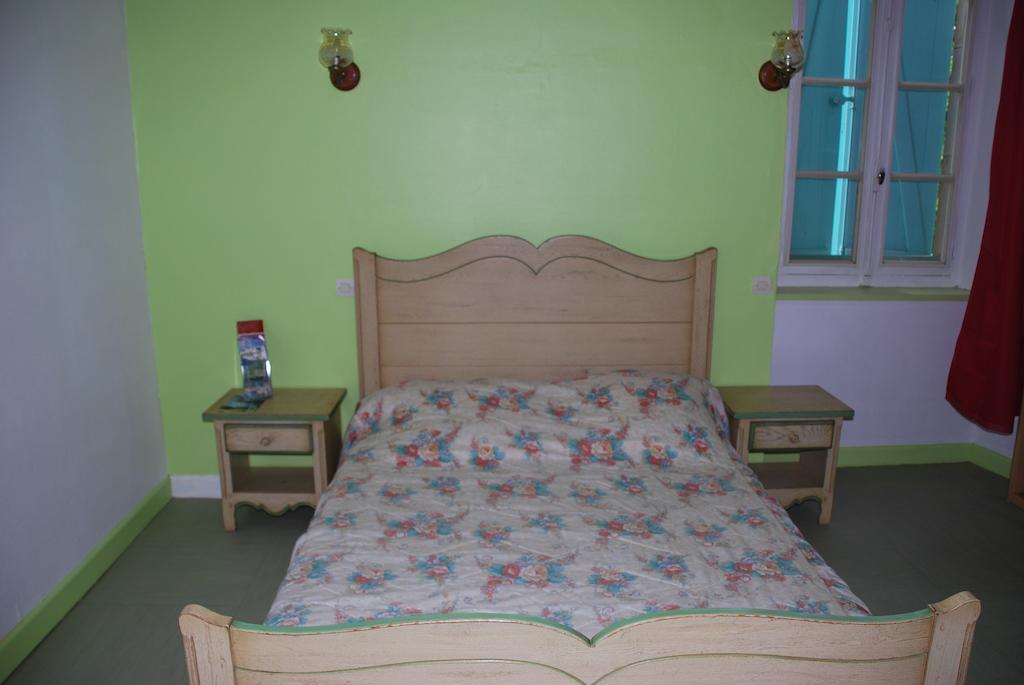 Chambres D'Hotes Le Clos Ambels Ambialet Rum bild